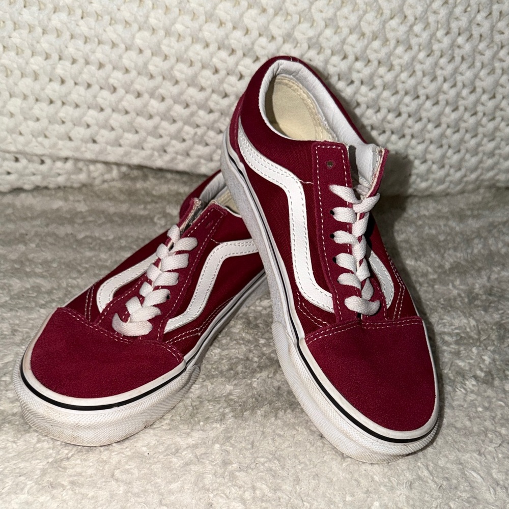 Women’s Maroon Vans